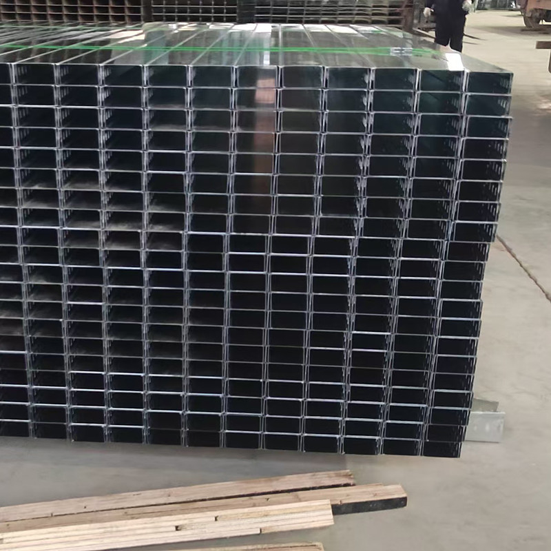 Yumuşak Galvanizli Kablo Tepsi Dayanıklı Ve Güçlü vidalar Kurulum Yöntemi Kurulumu Kolay
