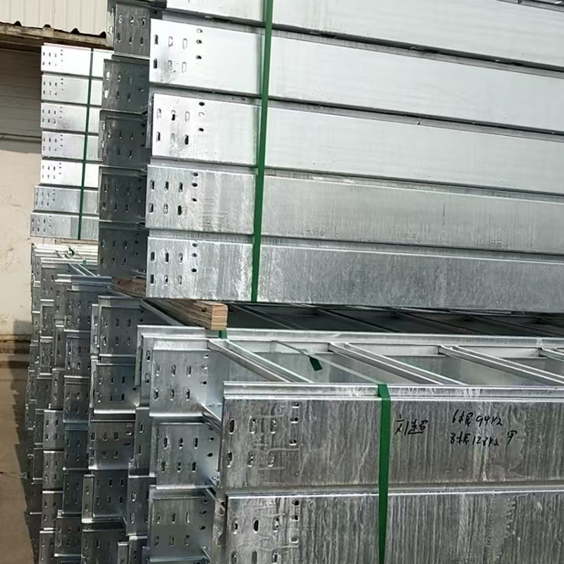 Uzunluğu 3-6m Zenk kaplı merdiven türü kablo tepsisi 50mm orta boylu kablo tepsisi