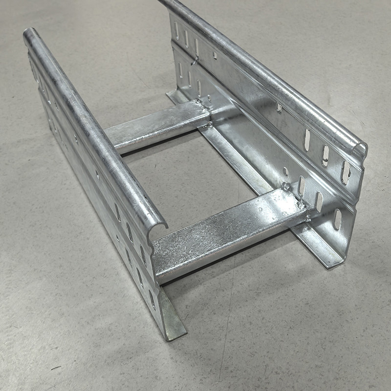 Gümüş Galvanizli Çelik Kablo Tepsisi 50mm-1000mm İç ve Dış Çevre için