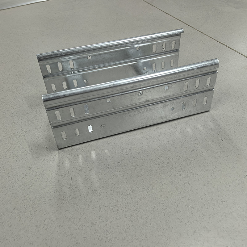 Gümüş Galvanizli Çelik Kablo Tepsisi 50mm-1000mm İç ve Dış Çevre için