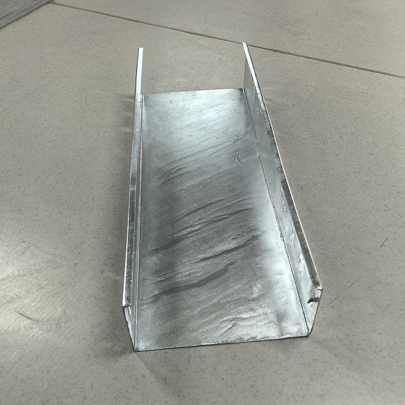Yüksek Korozyon Direnci Çinko Dip Kaplı Kablo Tepsisi Galvanizli Çelik 1.0mm-2.5mm
