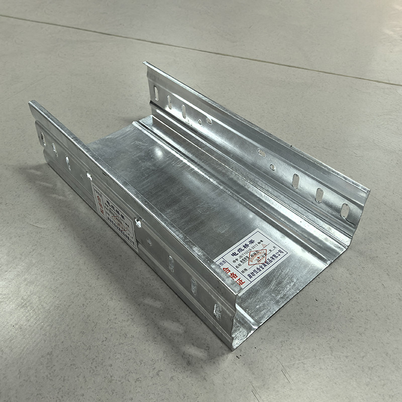 Yüksek Korozyon Direnci Çinko Dip Kaplı Kablo Tepsisi Galvanizli Çelik 1.0mm-2.5mm