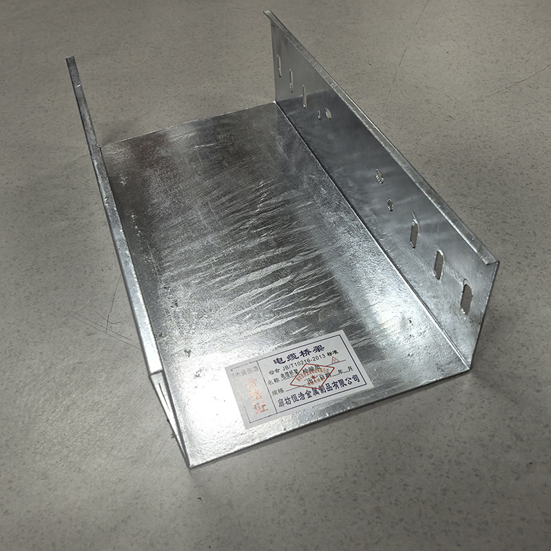 Gümüş Sıcak Battırılmış Galvanizli Kablo Tepsisi Yanmaz Ateş Direnci 50mm-1000mm Genişliği