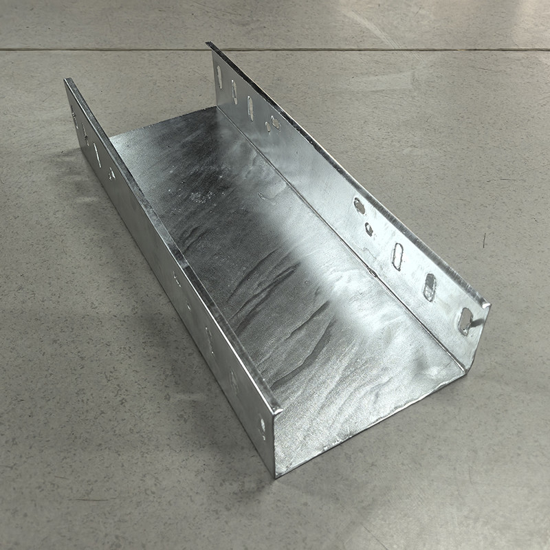 Gümüş Sıcak Battırılmış Galvanizli Kablo Tepsisi Yanmaz Ateş Direnci 50mm-1000mm Genişliği