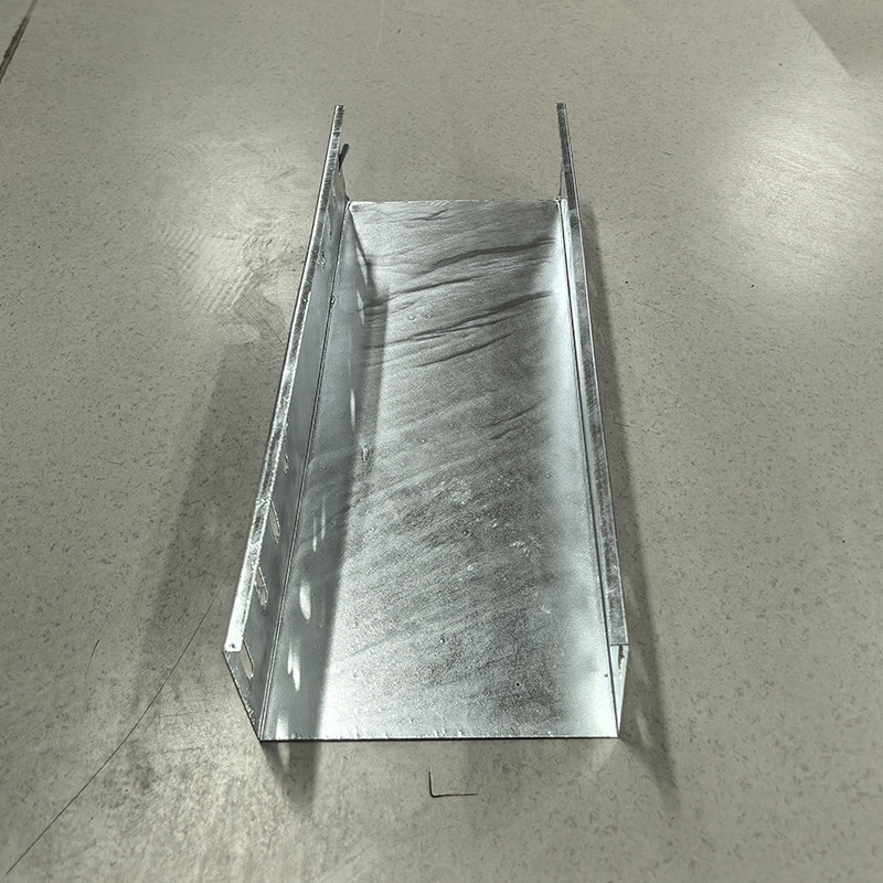 Gümüş Sıcak Battırılmış Galvanizli Kablo Tepsisi Yanmaz Ateş Direnci 50mm-1000mm Genişliği