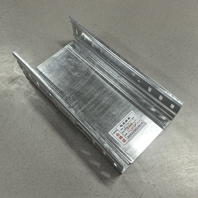 Gümüş Sıcak Battırılmış Galvanizli Kablo Tepsisi Yanmaz Ateş Direnci 50mm-1000mm Genişliği