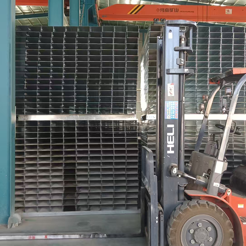 200*100Stainless Steel Slotted Channel Steel Strut Hot Dipped Galvanized Perforated Cable Tray