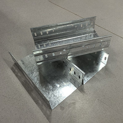 Un buon prezzo. 100mm Silver Metal Cable Tray per installazione a parete e ottimizzazione dello spazio in linea