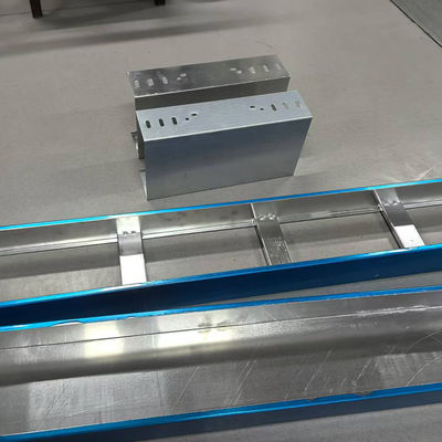 Harga yang bagus Indoor Outdoor Aluminium Ventilated Cable Tray 50mm-150mm Tinggi Pengelolaan Bebas Kerumitan on line