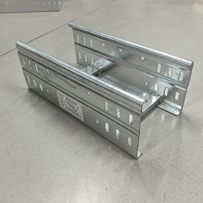 Kalite Galvanizli Merdiven Kablo Tepsisi 50mm-200mm Yükseklik Duvara Monte Maksimum Alan Kullanımı fabrika