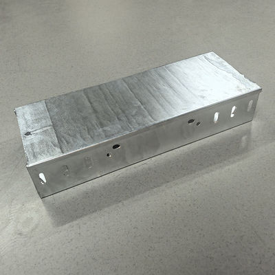 Un buen precio. Placa de cable galvanizado de plata terminada y sumergida en caliente de 1,0 mm a 2,5 mm de espesor Capacidad de carga pesada en línea