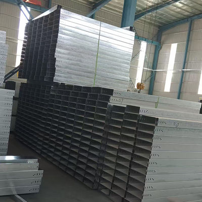良い価格 研磨ステンレス鋼スロットケーブルトレイ 300x100 パンチングケーブルダクト 密閉型トラフデザイン オンライン