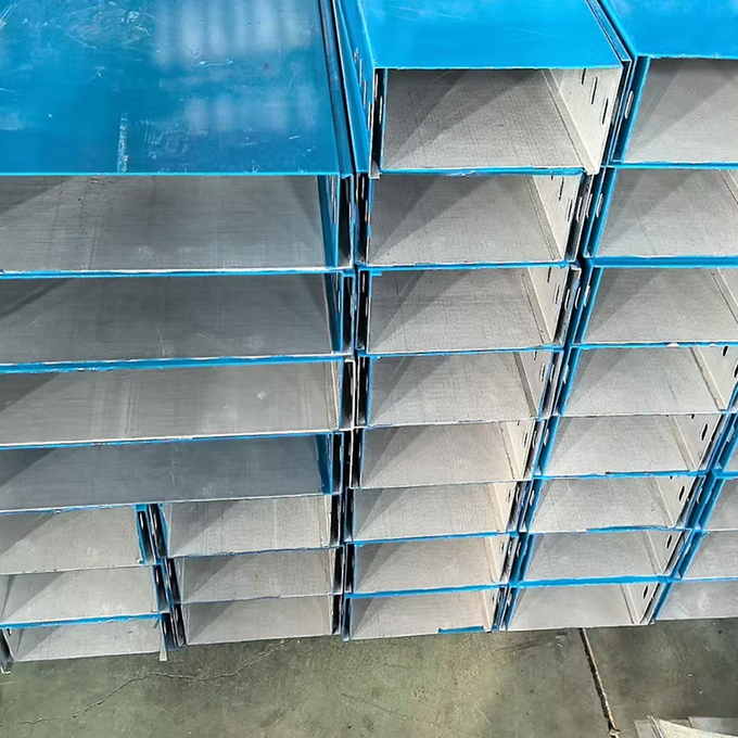 Yüksek Korozyon Direnci Çukur Tipi Kablo Tavası Endüstriyel İçin Gümüş Alüminyum Alaşımı 0